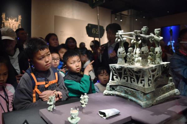 
江苏省中西医结合医院黄牛号贩子票贩子代网上预约代挂号电话Color Walk、赏味游……这个假期你更爱哪种？