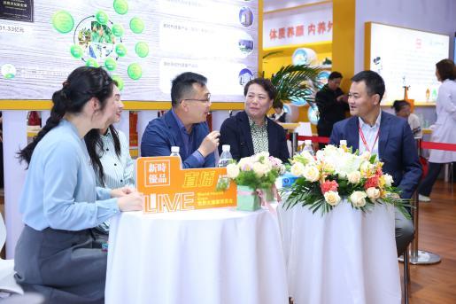 
陆军军医大学新桥医院杨鹰易善红方针强马丹肖卫东黄牛挂号电话连续四年亮相世界大健康博览会，新时代健康产业集团以“新时优品”赋能健康中国建设