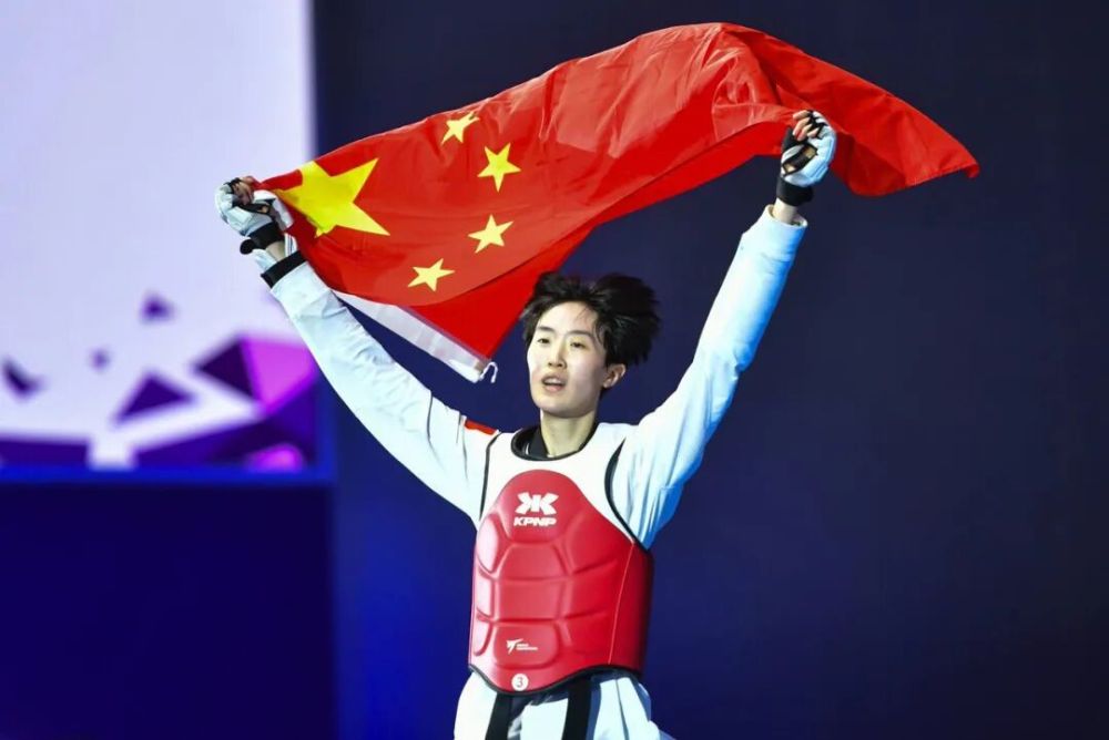 16岁小将任鲲跃跆拳道世青赛摘金