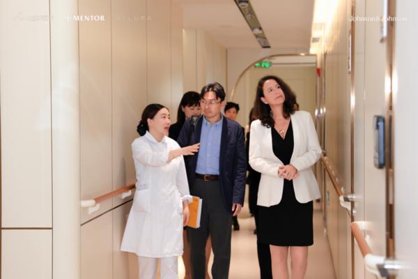 
西安交大二附院黄牛号贩子票贩子代网上预约代挂号电话强生全球高层参访美莱 双方战略合作启新章