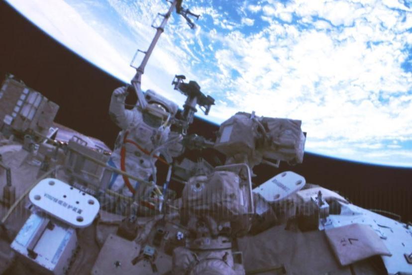 神舟二十一号航天员乘组圆满完成第三次出舱活动