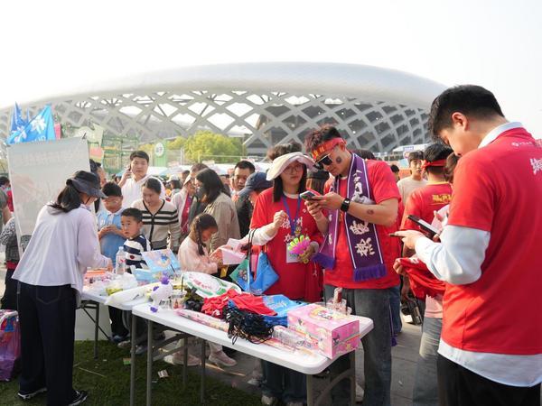 
天津医科大学眼科医院黄牛号贩子票贩子代网上预约代挂号电话“苏超”铁臂“比心”硬核浪漫背后……