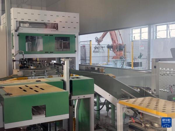 江苏省常州市金坛区朱林镇黄金村软米加工中心的智能化生产设备(3月27日摄)。新华社记者 邱世杰 摄 