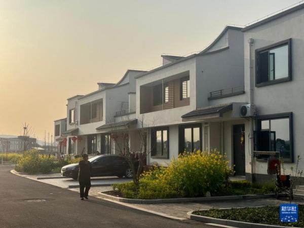 在江苏省常州市金坛区朱林镇黄金村拍摄的现代化宜居农房(3月27日摄)。新华社记者 邱世杰 摄 