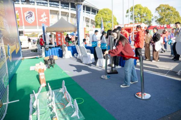 
北京大学人民医院高杰李照孔圆贾晋松黄牛挂号电话“苏超”赛场变打卡点！江苏银行把金融服务玩出新花样