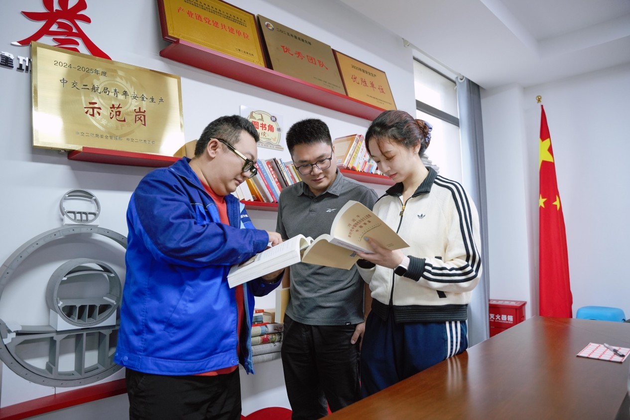 福莆宁城际铁路项目联合福州左海高铁公司开展全民阅读活动  