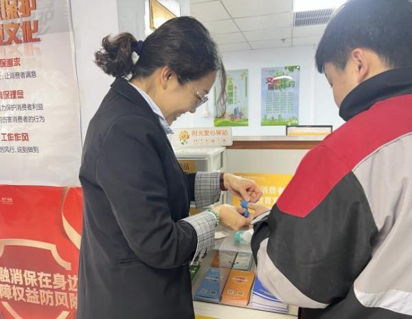 
上海中医药大学附属龙华医院陈红风刘嘉湘范忠泽黄牛挂号电话保险业托举新市民的小确幸