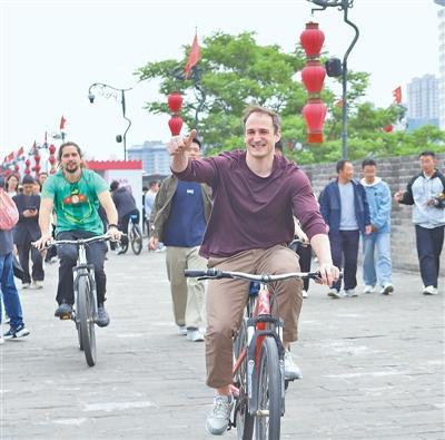 
民航总医院黄牛号贩子票贩子代网上预约代挂号电话中国游中国购热情持续高涨（经济新方位·聚焦假期消费）