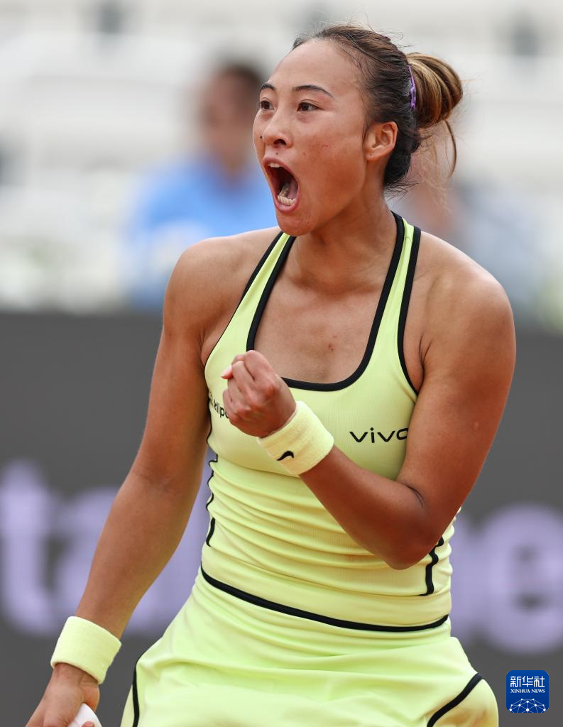 网球——WTA1000罗马站：郑钦文首轮晋级