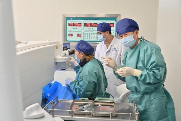 
江苏省南京鼓楼医院戴令娟孙凌云黄牛挂号电话国产全飞秒即将完成上市前研究入组！华厦眼科张明昌以医者担当，打破垄断照亮国人眼健康