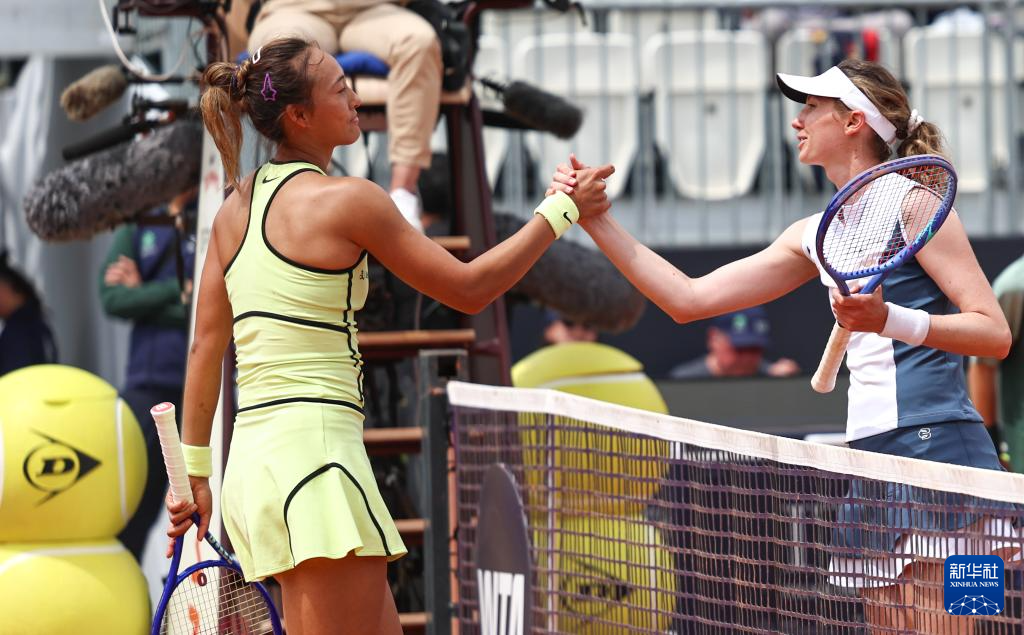 网球——WTA1000罗马站：郑钦文晋级