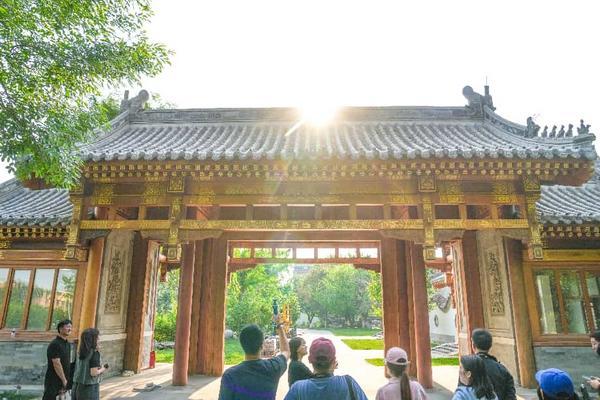 
四川大学华西口腔医院黄牛号贩子票贩子代网上预约代挂号电话瓜香四溢，乐动盛夏！第38届北京大兴西瓜节暨西瓜小镇夏日欢乐季即将甜蜜启幕
