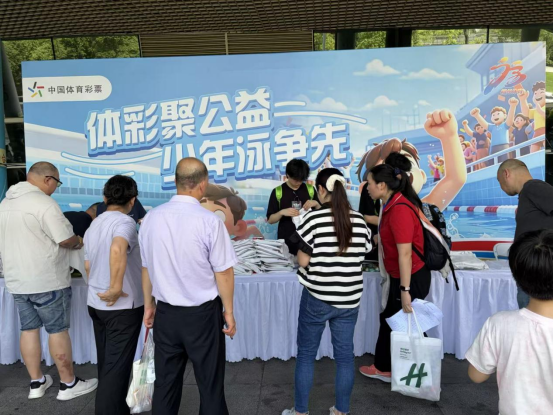 福州少儿游泳锦标赛开赛,680名小将劈波斩浪230
