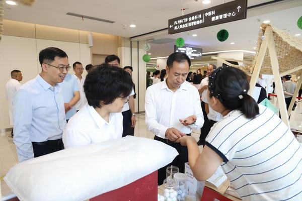 四川大学华西口腔医院黄牛号贩子票贩子代网上预约代挂号电话北京同仁堂医养公司与贵州茅台医院开展合作共建