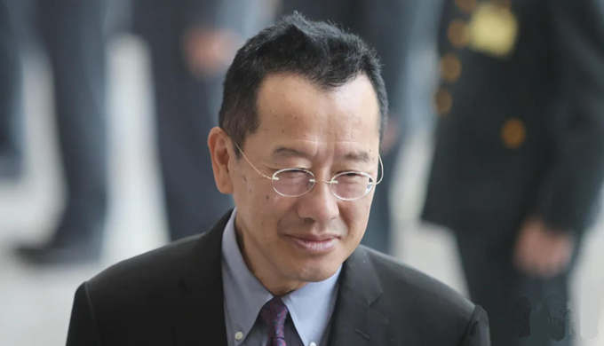 台军坠机致两名资深飞行员丧生，顾立雄答询中“冷漠轻浮”，民代当场怒轰：还笑得出来！