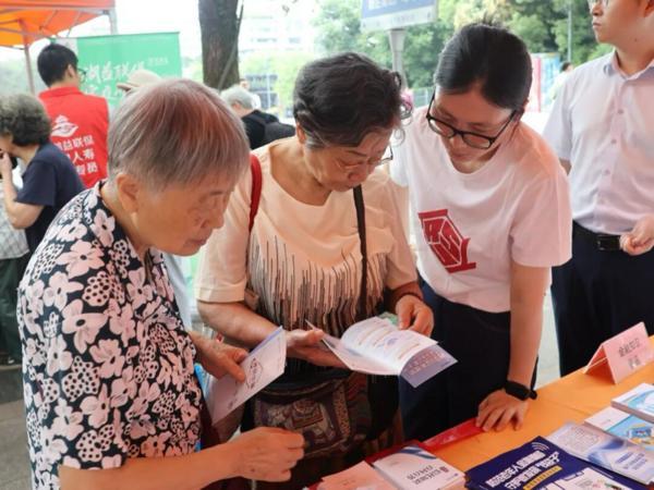 
浙江大学医学院附属第一医院任萍萍章爱斌姚磊黄牛挂号电话守护金融权益，数智温暖民生——中建投信托开展“金融知识进社区”宣传活动
