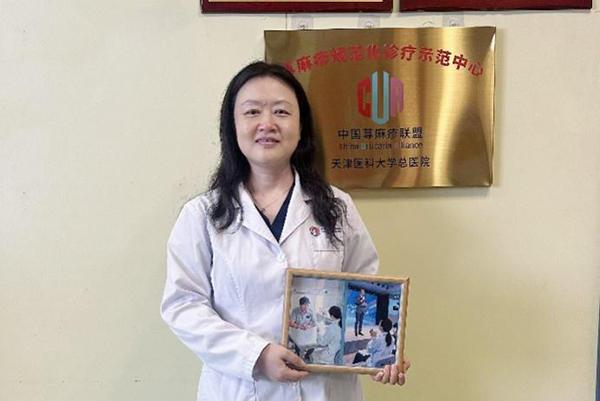 
南方医科大学第三附属医院黄牛号贩子票贩子代网上预约代挂号电话无声恐惧：职业光环下的皮肤困境