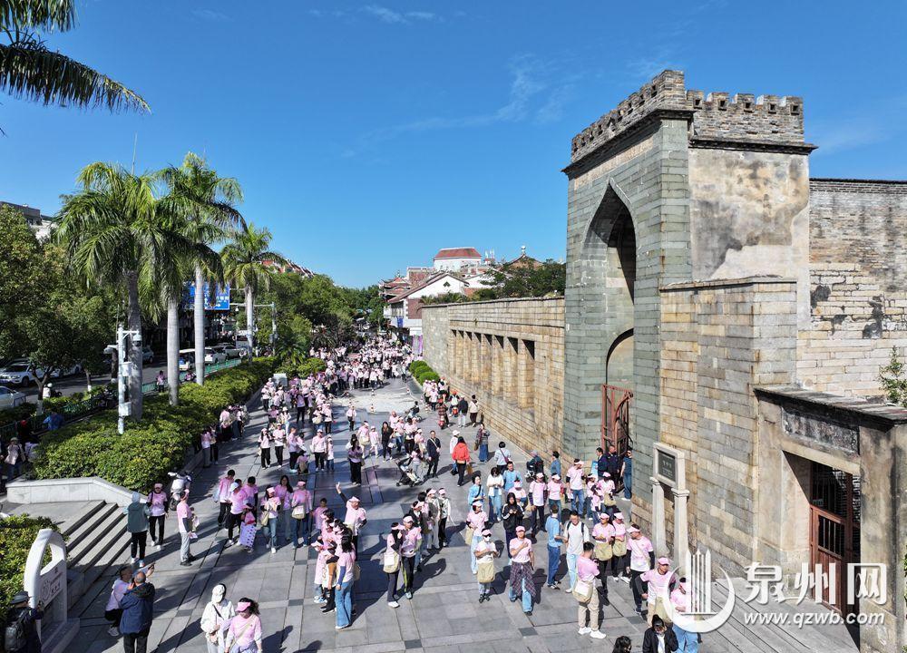 2025海丝泉州古城徒步穿越举行 “文体旅”