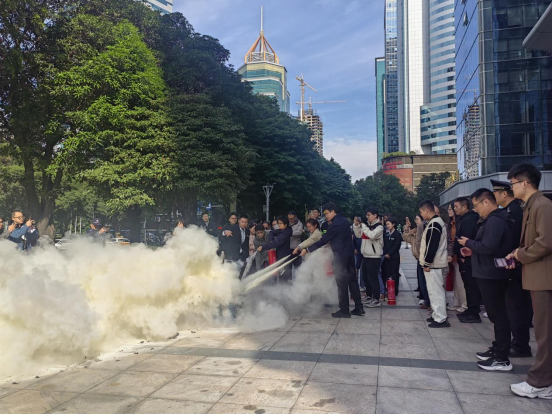 20251128携手驻防线 共战护平安&mdash;消防演练暨安全应急培训活动677