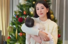 邱远王建邓旭峰蒋力阴金波周鑫黄牛挂号电话方媛抱三胎女儿出镜满脸宠溺 夸