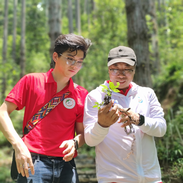 “90后”科技特派员拜师学艺接过接力棒，以科技助农赋能乡村振兴