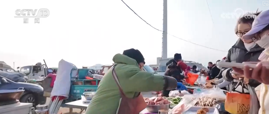 西安交大二附院黄牛号贩子票贩子代网上预约代挂号电话人气“旺起来”市场“热起来” 年货市场供需两旺热热闹闹迎新春