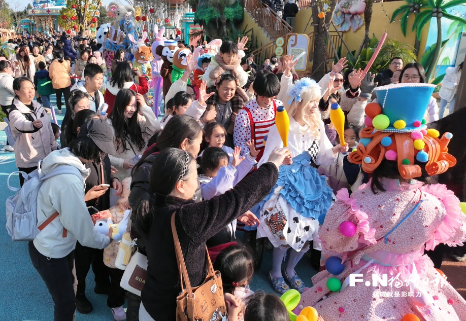 旗山湖公园花车巡游欢乐多