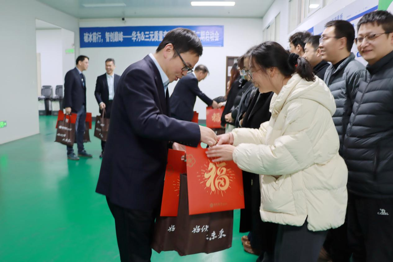 
重庆医科大学附属儿童医院王珊珊白燕李禄生罗蓉郭志超刘丰黄牛挂号电话暖冬相伴十五载，让爱回家又一年 南京银行杭州萧山支行2026“让爱回家”新春公益行动温暖启程