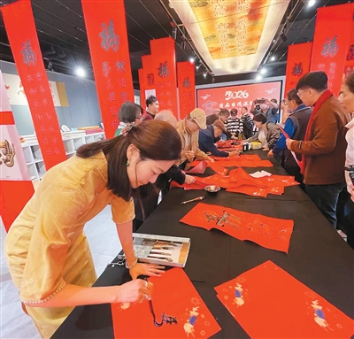 “两岸艺术家春联、年画、漫画展”在台北开幕