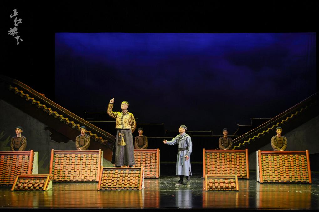 北京人艺话剧《正红旗下》在“屋顶”回望历史