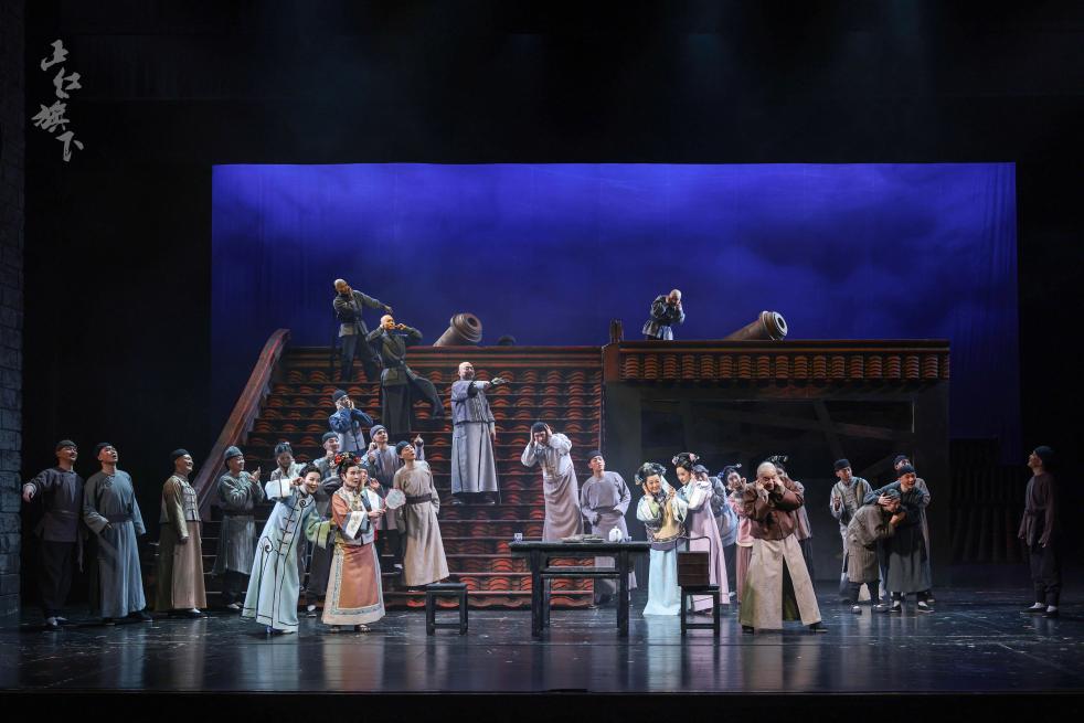 北京人艺话剧《正红旗下》在“屋顶”回望历史