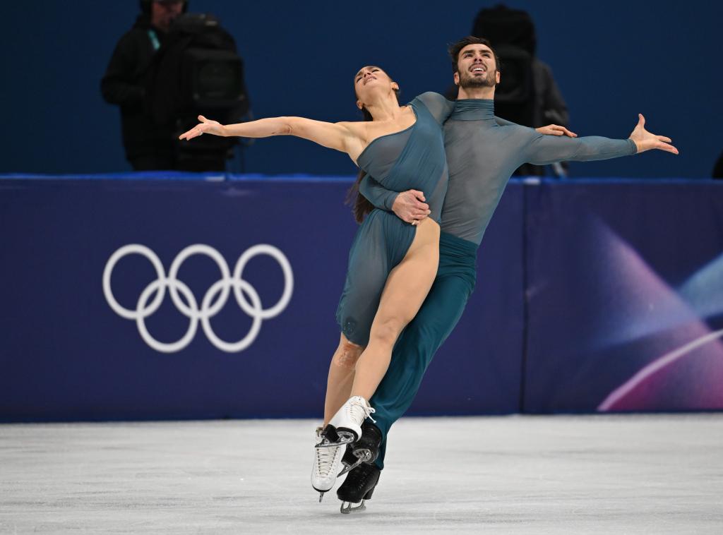 冬奥会｜法国冰舞名将西泽龙与新搭档梦圆米兰