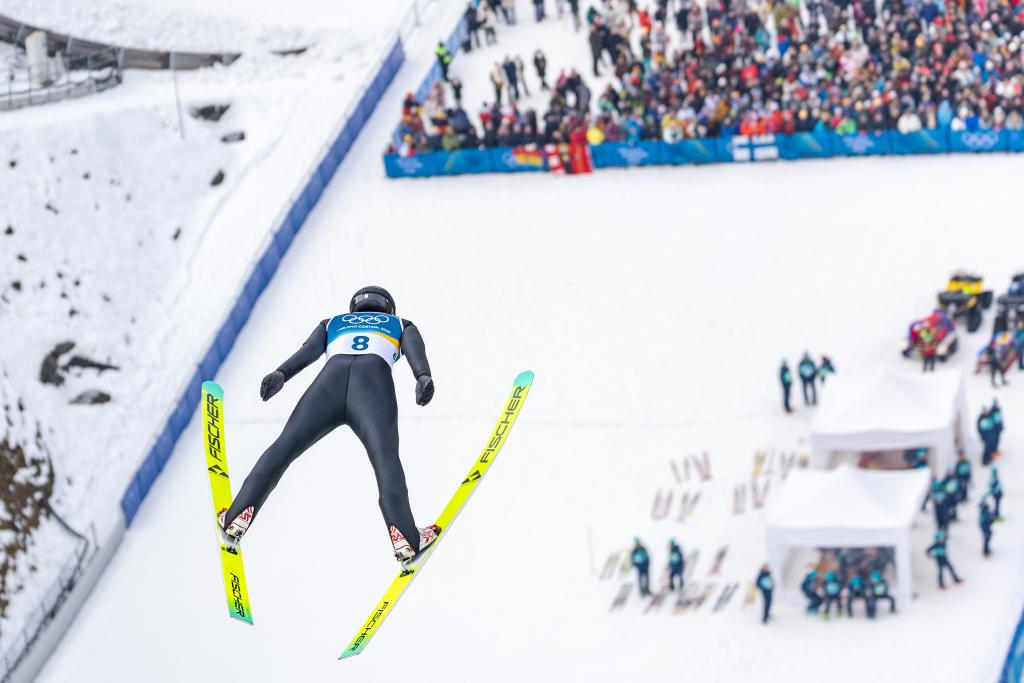 冬奥会｜北欧两项：挪威选手夺金 中国选手带伤完赛