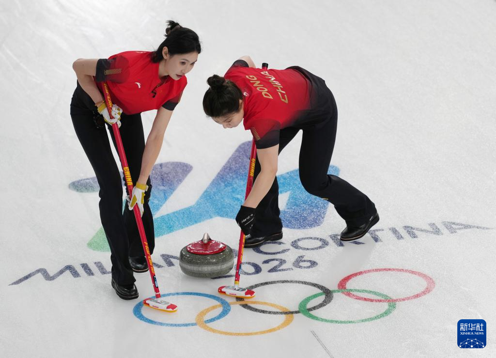 冬奥会|冰壶——女子循环赛:中国队胜英国队