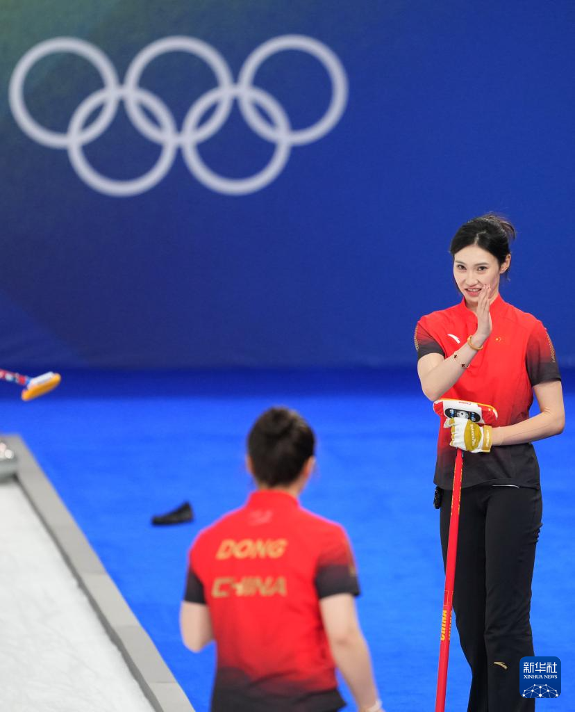 冬奥会|冰壶——女子循环赛:中国队胜英国队