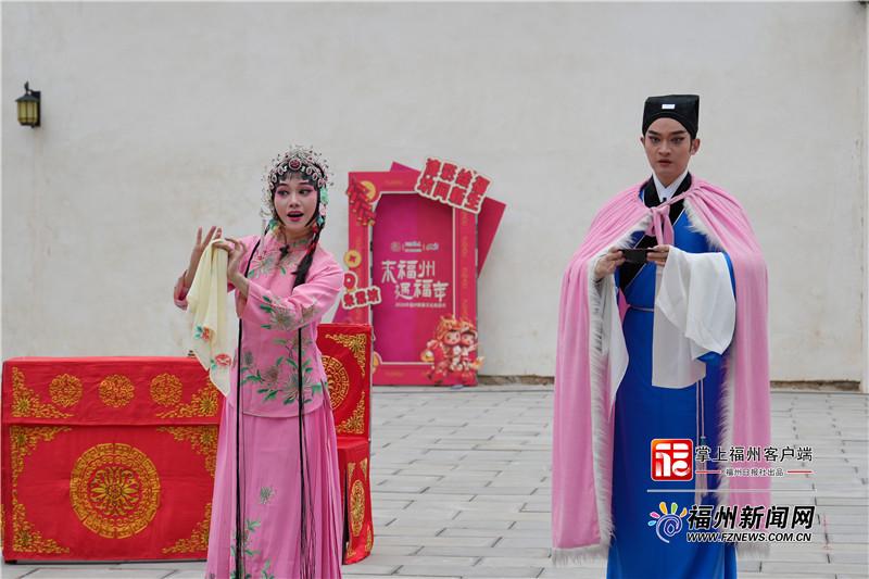 闽剧“新春快闪”亮相朱紫坊
