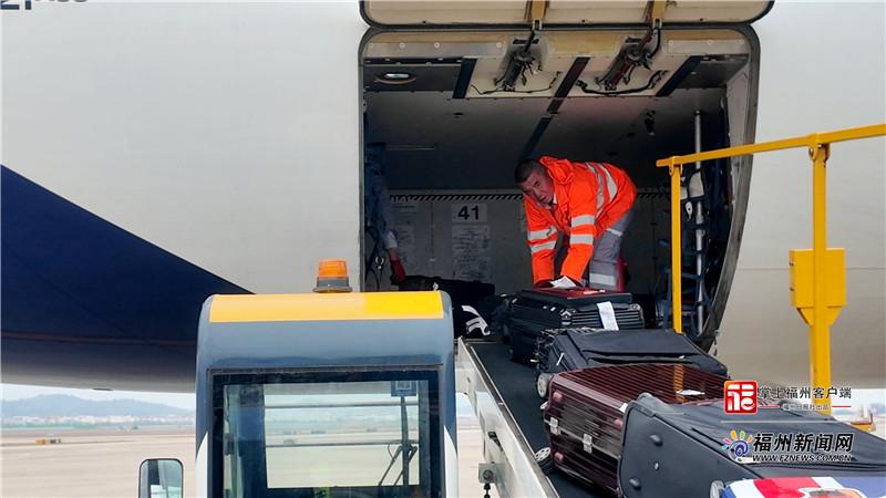 新春走基层｜让每一件“特殊乘客”安全抵达 走近福州长乐机场行李装卸员