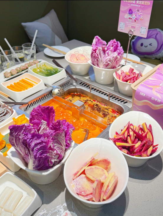 海底捞春节假期接待顾客超1400万人次 年轻人&ldquo;主理&rdquo;春节带动消费新场景572