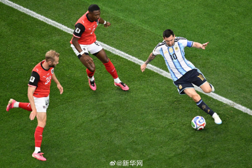 阿根廷2-0战胜奥地利 卫冕冠军阿根廷小组出线