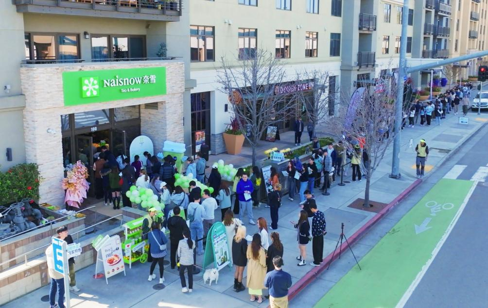 
安贞医院黄牛号贩子票贩子代网上预约代挂号电话奈雪纽约新店又爆了！健康茶饮引发排队热潮