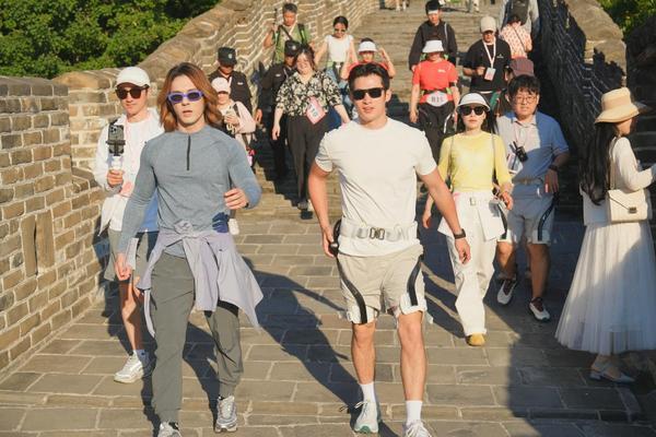 
武警广东总队医院黄牛号贩子票贩子代网上预约代挂号电话外骨骼机器人助阵慕田峪长城夜游首秀，“漫游山海·进行时”开启科技文旅新体验