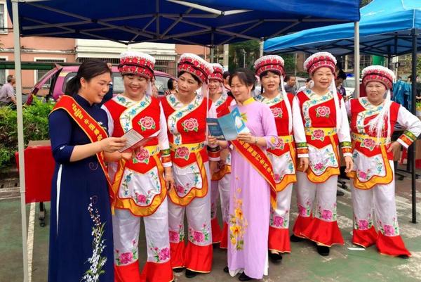 
中山大学附属第六医院黄牛号贩子票贩子代网上预约代挂号电话蒙古语、侗语、哈萨克语，山歌、球赛、情景剧……金融知识这样送进少数民族村寨